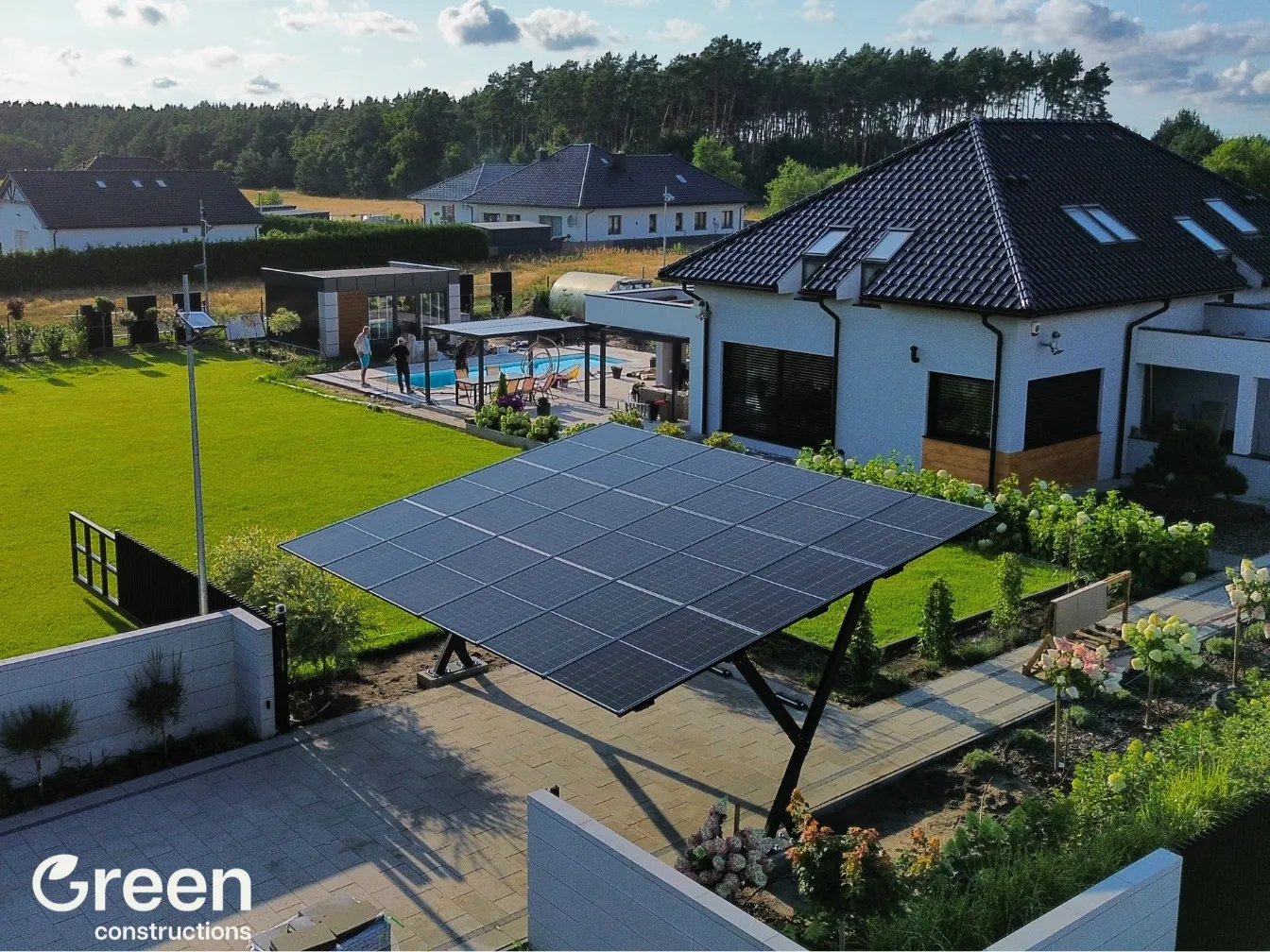 Dwustanowiskowa wiata fotowoltaiczna 9 kW przy basenie, woj. zachodniopomorskie – carport solarny Green Constructions